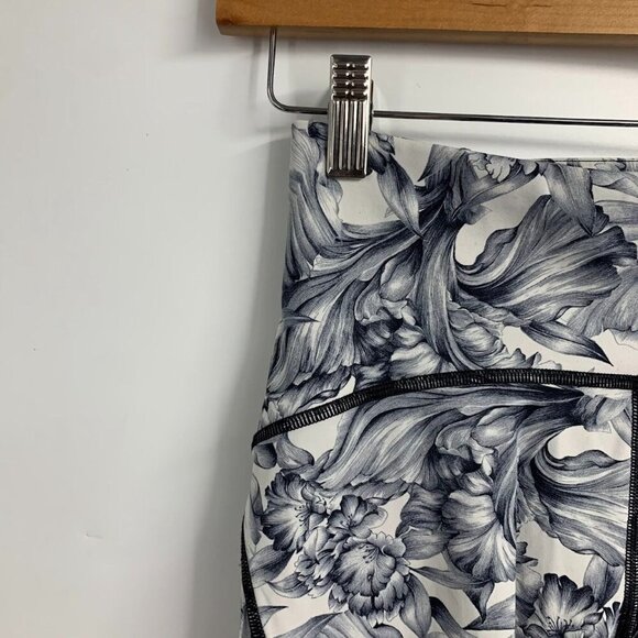 Lululemon Womens Train Times 19" Light Garden White Blk/Blk Yoga Leggings SZ 4 - Picture 4 of 12